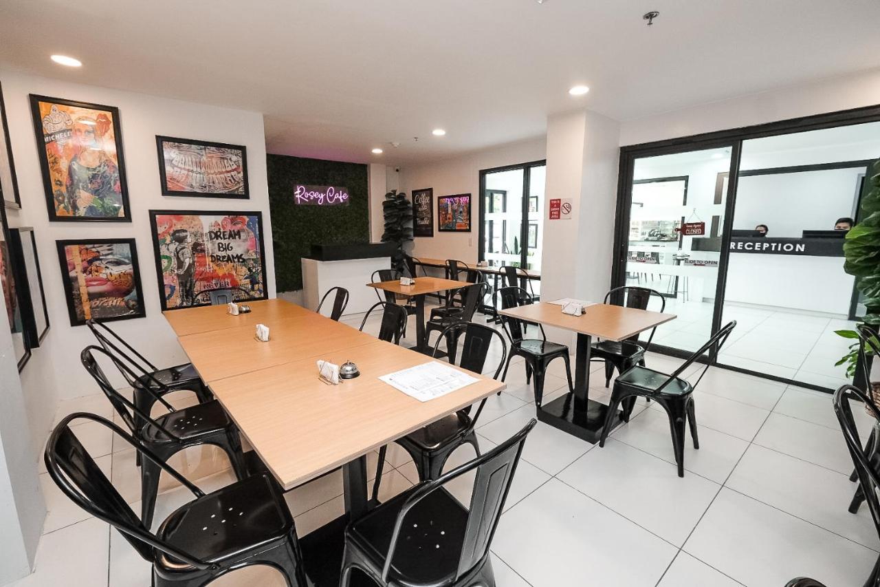 Rosey Hotel Cabanatuan City Екстериор снимка